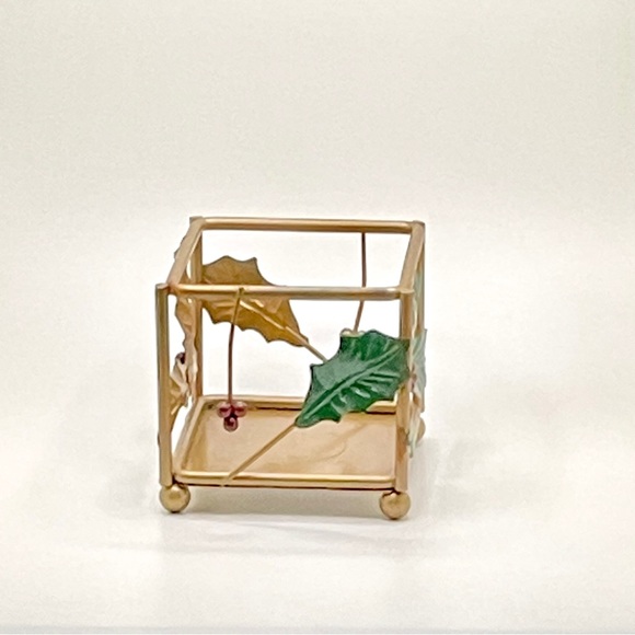 Holly/Berry Candle‎ Holder - Picture 2 of 5